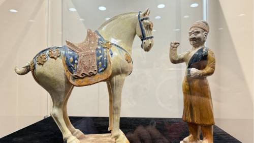 詩詠風華馬躍千年(nian)　「唐詩裏的(de)三彩」西安(an)展(zhan)出